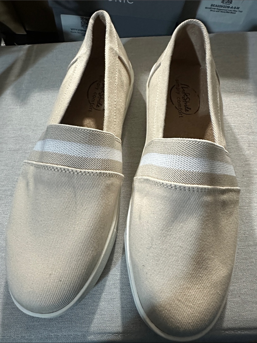 Lifestride simply comfty Women’s Slip-On Canvas Loafers Cream with White Accent
